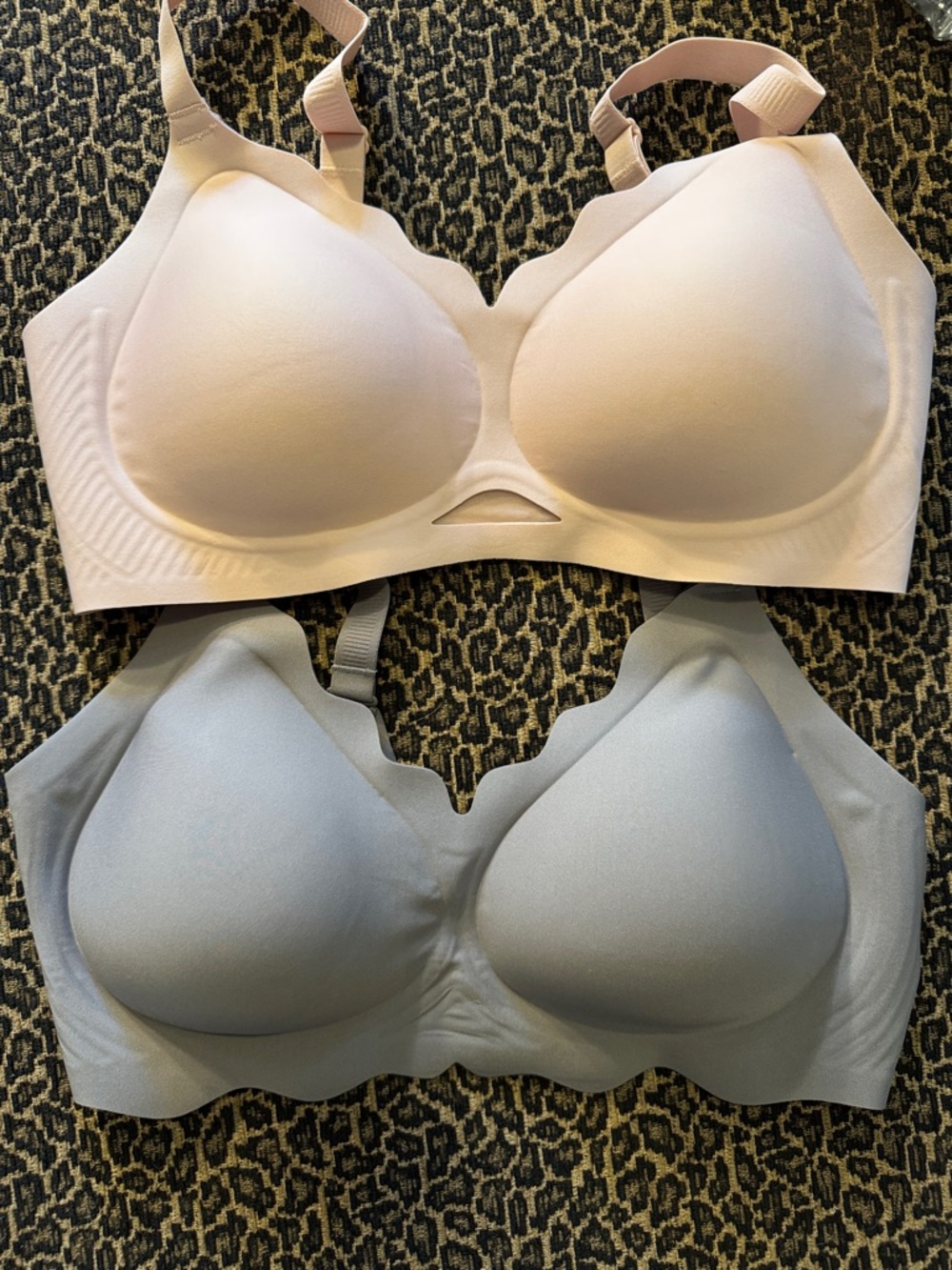 SHECURVE Wireless Scalloped Edge Padded Bra Bundle Light Pink and Grey Large